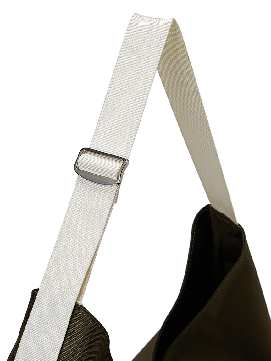 emmiトライアングルショルダーバッグ